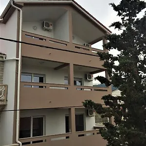 Orhideja Rab Town