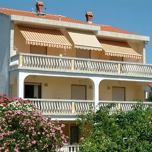 3* Gostinjska kuća Mira